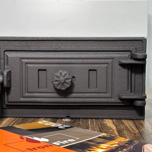 Комплект чавунні дверцята з вогнетривким склом Iron Fire Megan 590х485 мм + піддувальні 315х165 мм 2340-02