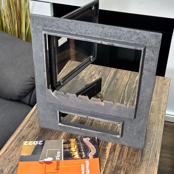 Дверцята чавунні пічні Bastion XL Дверцята чавунні пічні Iron Fire Дверцята для печі зі склом 310х530 мм 2301-02