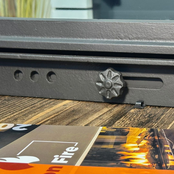 Дверцята чавунні для каміна з вогнетривким склом Iron Fire Дверцята топкові чавунні Neil 575х495 мм 2353-02