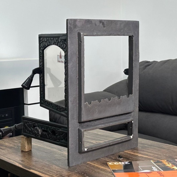 Дверцята чавунні пічні Bastion Дверцята чавунні пічні Iron Fire Дверцята для печі зі склом 370х490 мм 2295-02