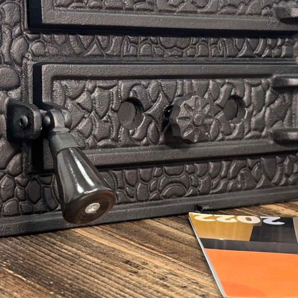 Дверцята чавунні пічні Bastion Дверцята чавунні пічні Iron Fire Дверцята для печі зі склом 370х490 мм 2295-02