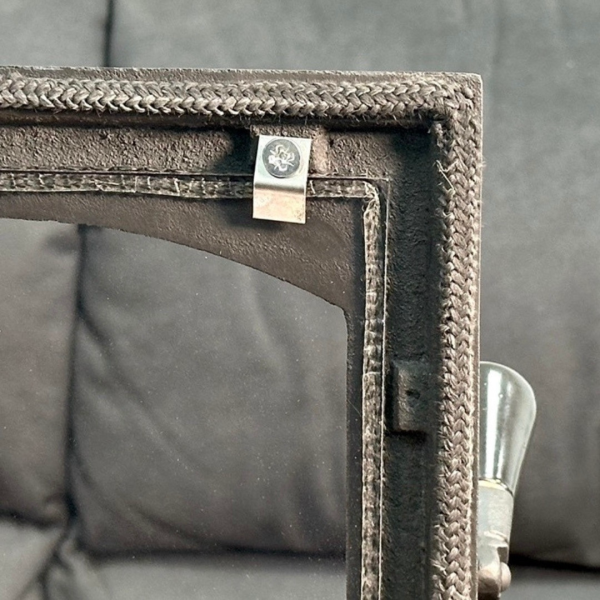 Дверцята чавунні для каміна з вогнетривким склом Iron Fire Дверцята топкові чавунні Bastion S 370x400 мм 2325-02