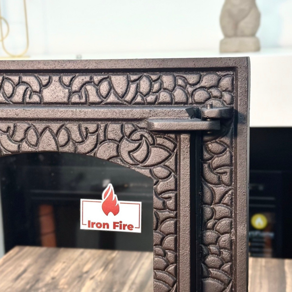 Дверцята чавунні для каміна з вогнетривким склом Iron Fire Дверцята топкові чавунні Bastion S 370x400 мм 2325-02