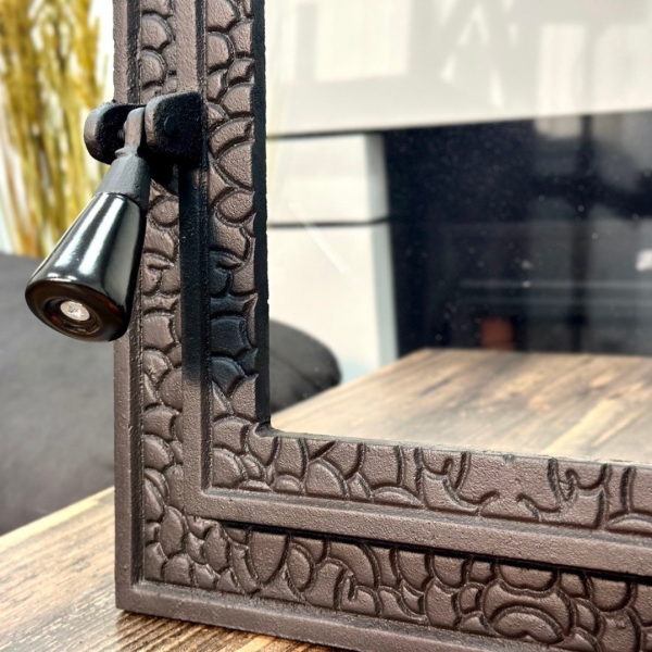 Дверцята чавунні для каміна з вогнетривким склом Iron Fire Дверцята топкові чавунні Bastion S 370x400 мм 2325-02