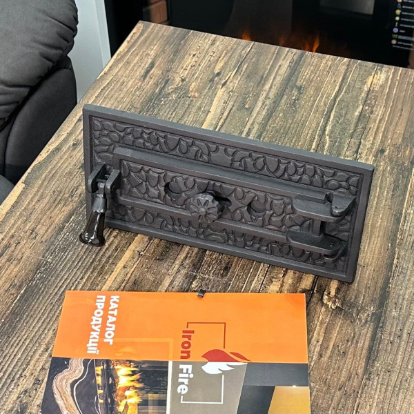 Комплект чавунні дверцята з вогнетривким склом Iron Bastion S 370х400 мм + піддувальні 375х175 мм 2327-02